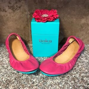Size 8 Fuchsia Tieks Classics